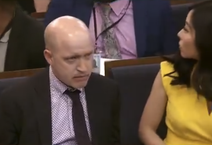 watch:-reporter-passes-out-during-white-house-press-briefing-in-chaotic-moment watch:-reporter-passes-out-during-white-house-press-briefing-in-chaotic-moment