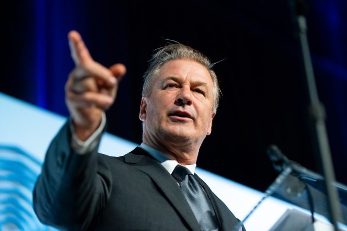 judge-rejects-alec-baldwin’s-motion-to-dismiss-manslaughter-charges,-paving-the-way-for-july-trial