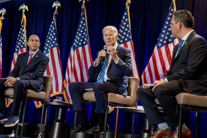 report:-top-house-democrats-want-biden-out-after-leadership-meeting