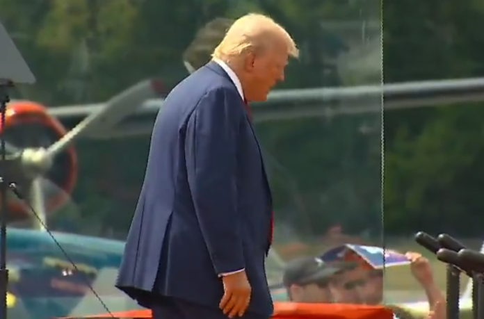 watch:-trump-stops-rally-to-check-on-supporter-who-‘passed-out’-in-amazing-moment