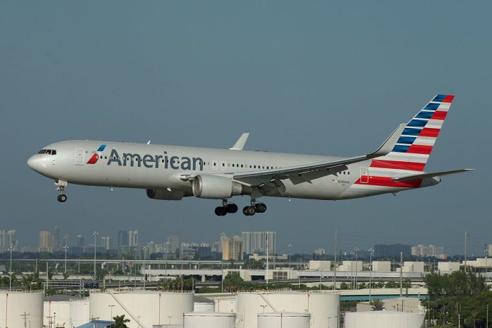 American_Airlines_Boeing_767-300ER_N386AA_15824909062.jpg