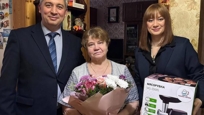 putin-officials-offer-an-absolutely-gruesome-gift-to-mothers-of-fallen-soldiers-in-ukraine-the-gateway-pundit-2025-03-08t144510-000z