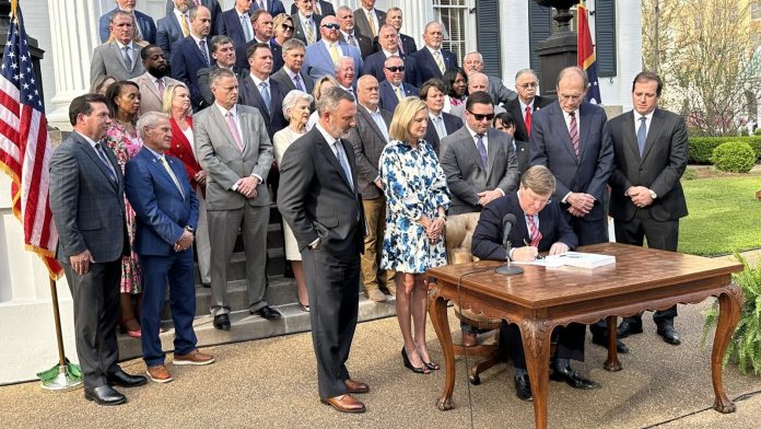 mississippi-abolishes-state-income-tax-in-historic-win-for-working-families-and-economic-freedom-the-gateway-pundit-2025-03-28t184519-000z