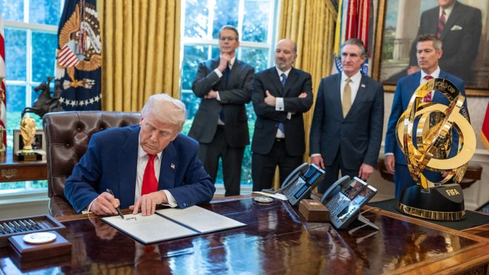 president-trump-signs-executive-orders-modernizing-military-defense-reforming-foreign-defense-sales-and-restoring-american-maritime-dominance-the-gateway-pundit-2025-04-14t140054-000z