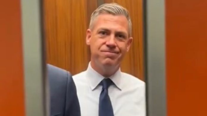 senator-jim-banks-delivers-a-savage-response-to-fired-hhs-employee-after-leftist-demands-that-banks-stop-the-departments-terminations-video-the-gateway-pundit-2025-04-01t214038-000z