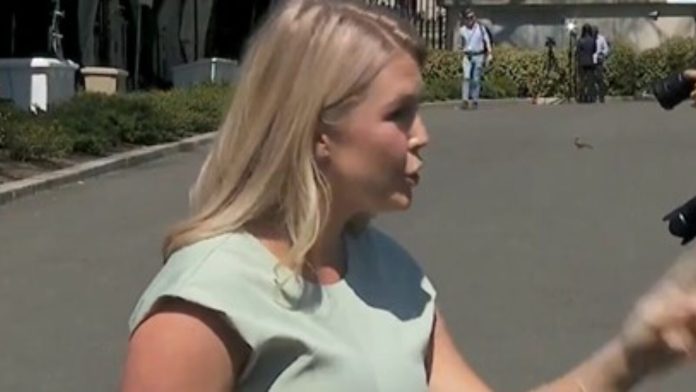 watch-karoline-leavitt-bodies-leftist-reporter-when-media-hack-smears-trump-administration-with-a-crazy-lie-regarding-ice-deporting-violent-gang-members-the-gateway-pundit-2025-03-31t194017-0