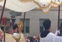 Over 1,000 Catholics March Past White House in ‘One Nation Under God’ Procession