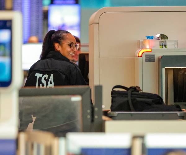 tsa-gold-lets-private-contractors-contro
