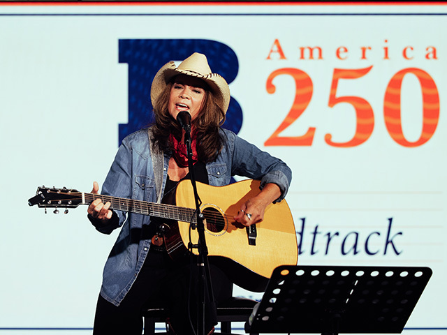 american-badass-singer-brings-fire-on-ju