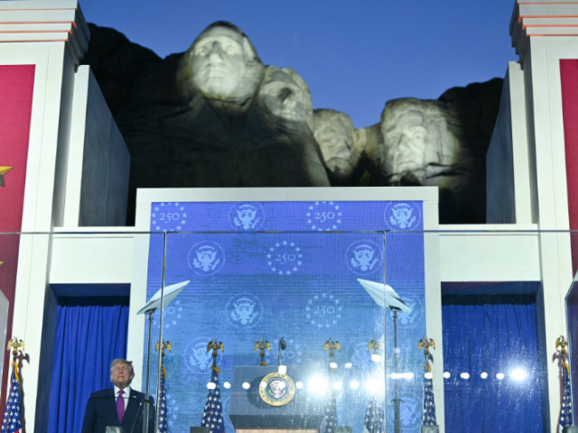 trump-at-mount-rushmore-american-freedom