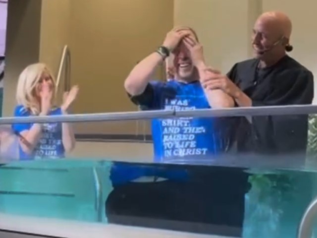 donnie-wahlberg-baptized-with-wife-jenny