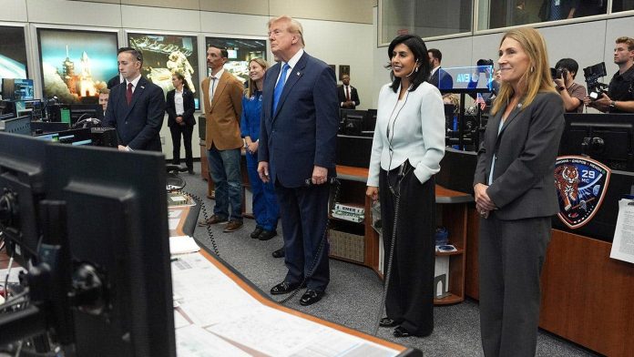 trump-calls-iss-crew-from-houston-offers