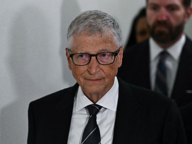 bill-gates-warns-ai-could-cause-a-billio