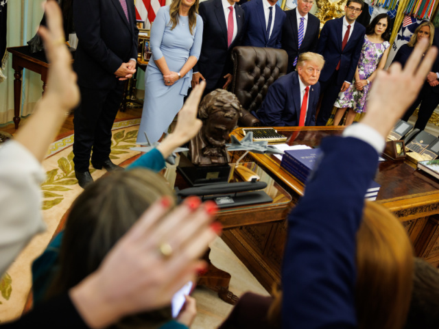 trump-extends-drug-pricing-deal-to-all-5