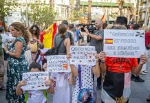 WATCH: Ceuta Residents Block Port With Human Chain — Fed Up With Migrant Shelter